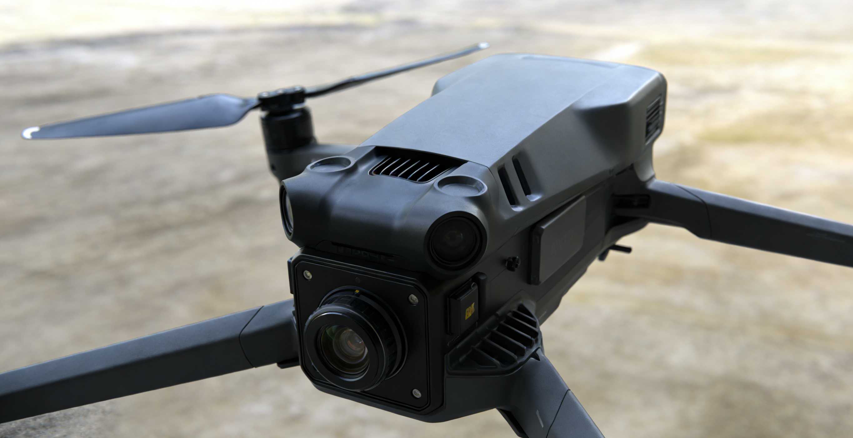 high-precision drone gimbal featuring wide-angle camera and 640x512 thermal imaging sensor
